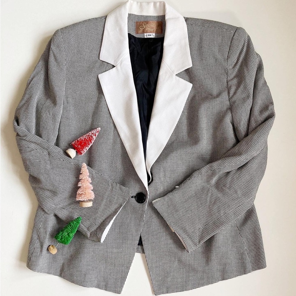 Vintage tuxedo blazer // size 18